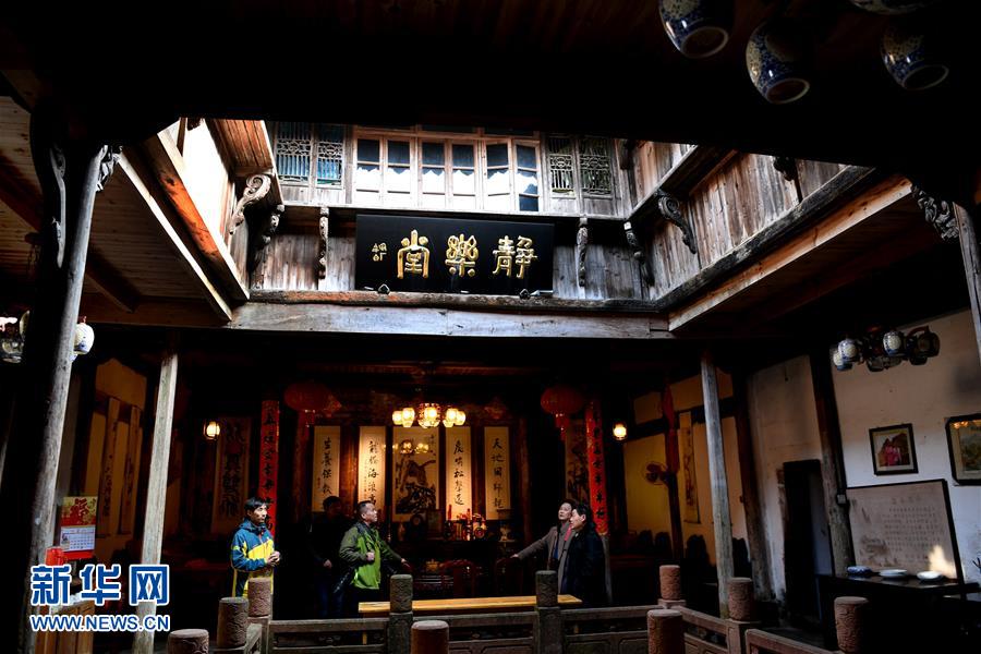 (社会)(3)悬崖峭壁上的“天街”