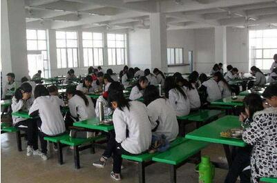 禁男女生同进饭堂