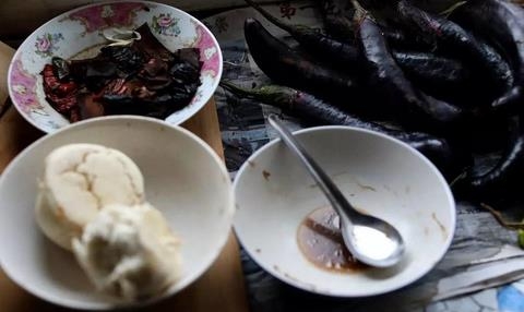 照顾病弟终身未娶 在拼凑的床上同睡五十年【图】