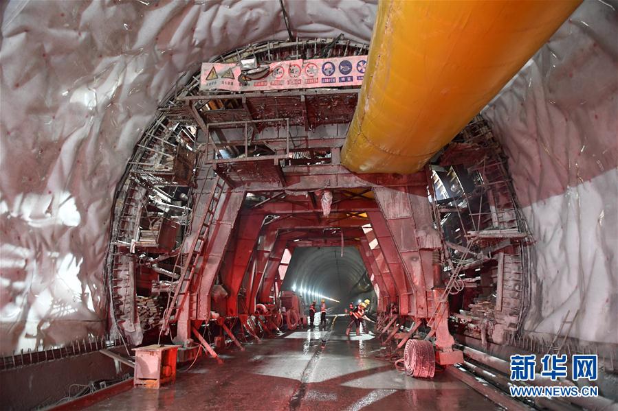 （砥砺奋进的五年·重大工程巡礼）（2）国家重点工程蒙华铁路加紧施工