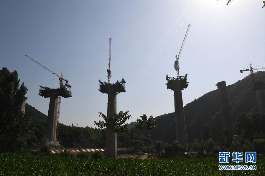 （砥砺奋进的五年·重大工程巡礼）（5）国家重点工程蒙华铁路加紧施工