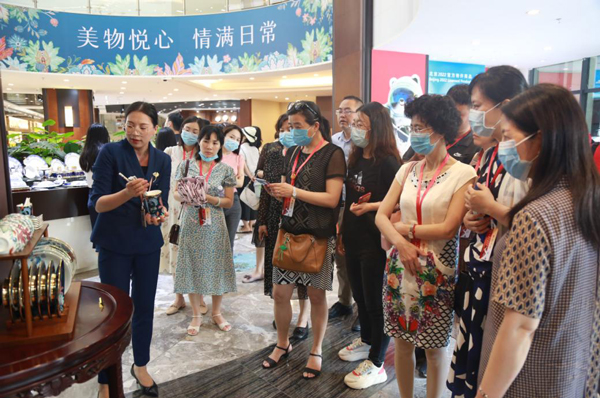 第一届全国职业院校学生劳动素养风采展示活动启动仪式在深举行