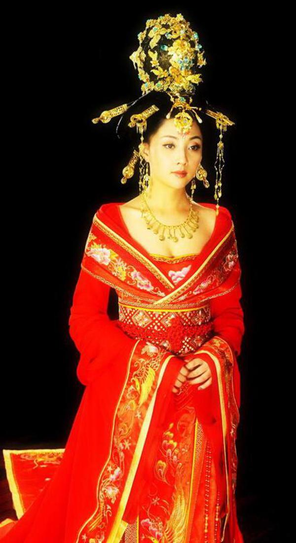 女星性感唐装:巩俐丰腴无敌 范冰冰景甜谁惊艳?