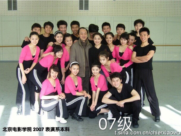  article>北影近10年表演系学生合影 杨幂景甜超青涩 /article>_深圳