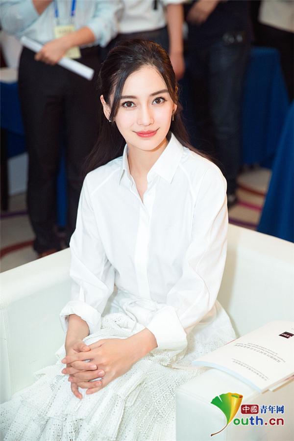 writeln("")日前,angelababy受邀担任某品牌大使,并于1日受